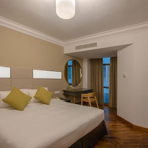 Kamar queen executive